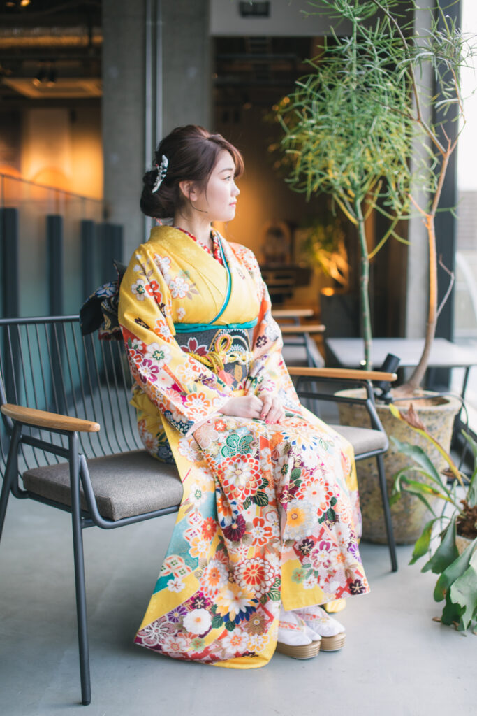 スタジオで成人式の前撮り撮影をする様子